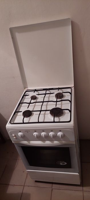 Газову плиту продаю