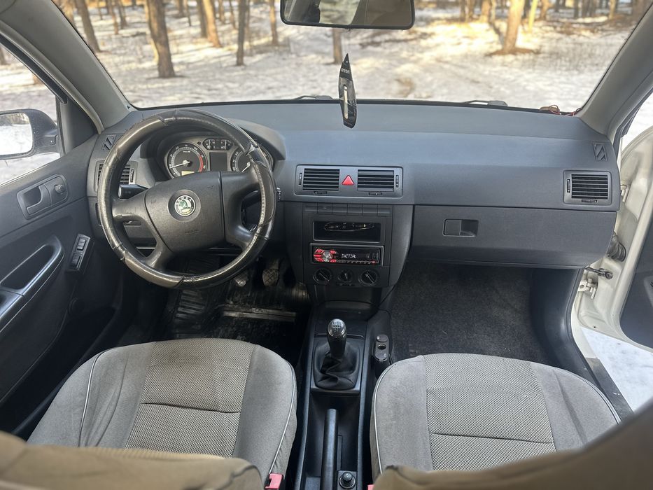 Продам Skoda Fabia 1.2 бензин 2006г