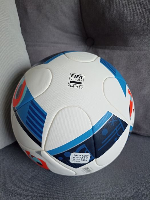 Trzy piłki adidas