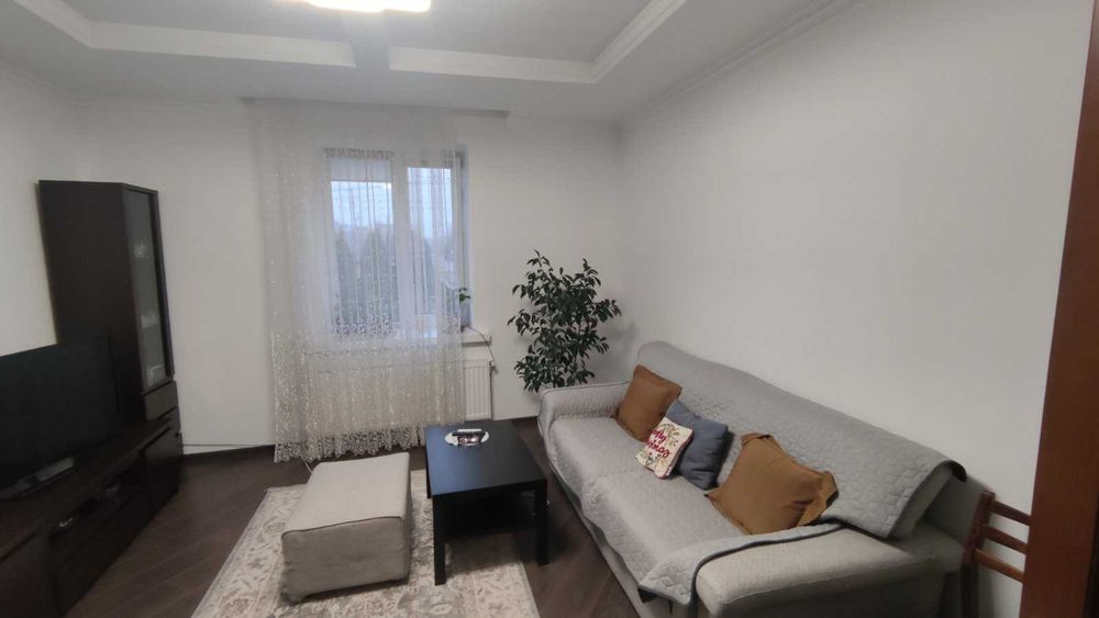 Продається трикімнатна квартира (частина будинку)