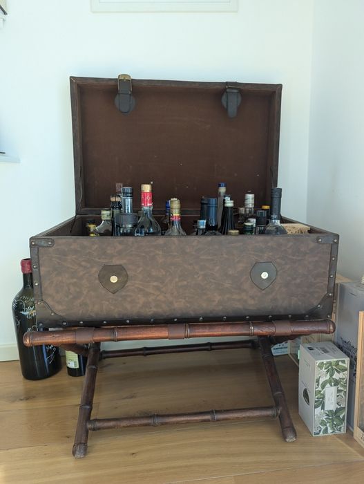 Caixa de bebidas de pele vintage