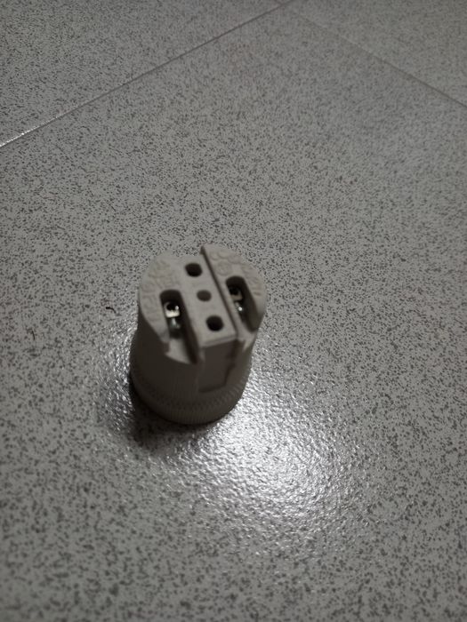 29 Casquilhos eléctricos em cerâmica