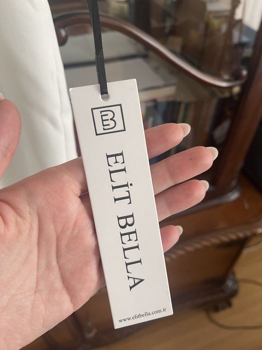 Biała sukienka ślubna