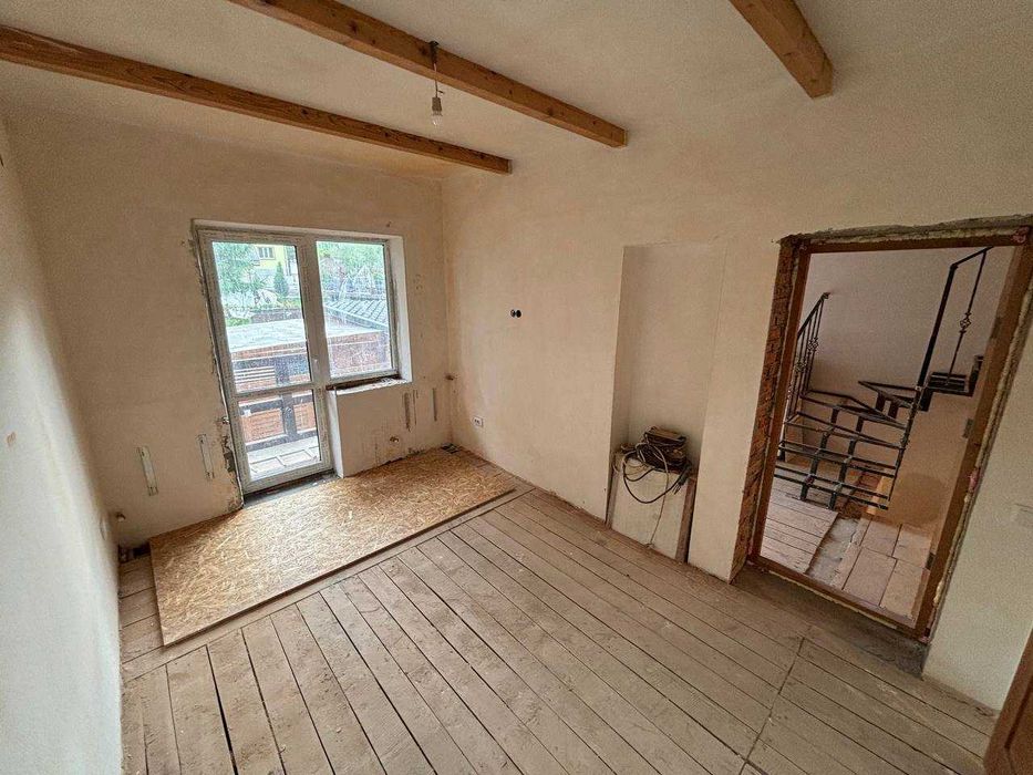 Продаж приміщення 600м². Яремче. Центр. Комунікації. Опалення. Бізнес