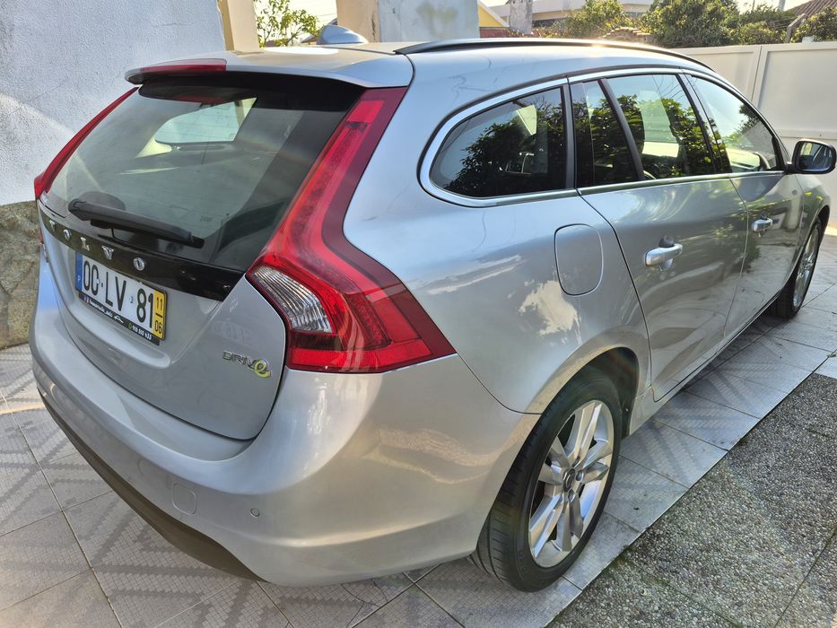 Volvo V60 D2  1.6d drive Momentum  carrinha Nacional
