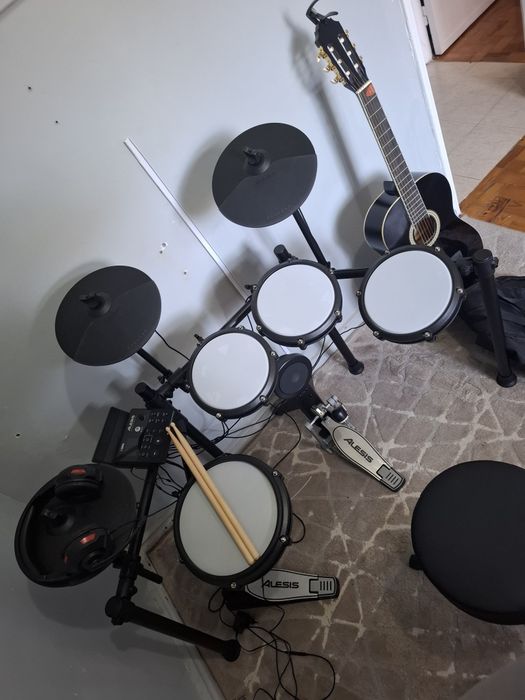Bateria eletrônica + Violão