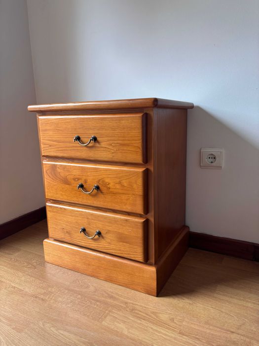 Conjunto de mesinhas de cabeceira