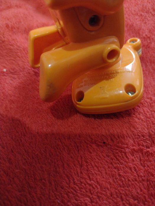 Figurka pomarańczowego pieska