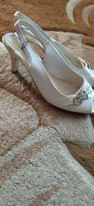 Жіночі білі босоніжки 38 розмір нові