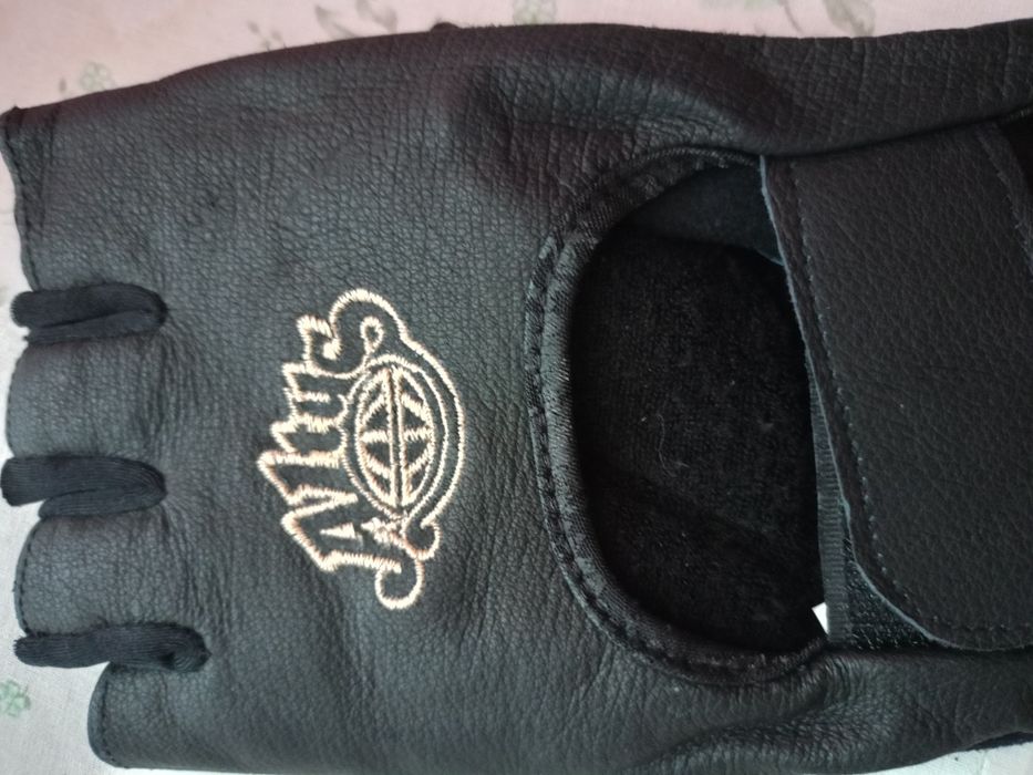 Перчатки спортивные