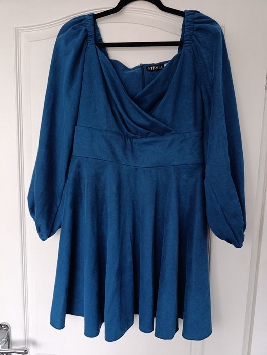 Сукня смарагдова