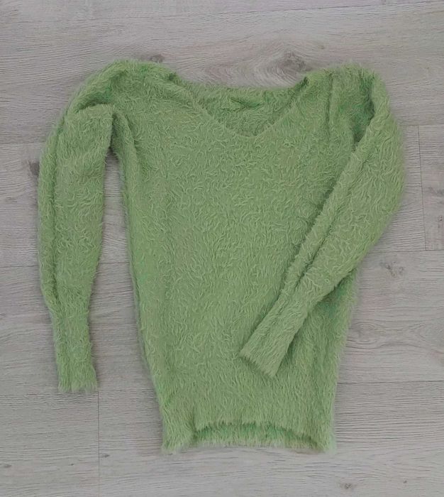 Seledynowy neonowy zielony sweterek XS/S miś włochacz puszysty lekki