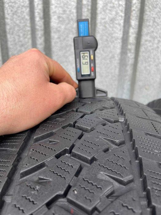 Шини б/у 225 65 R16C Bridgestone Blizzak W810