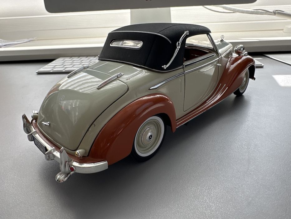 Mercedes 170S w skali 1:18