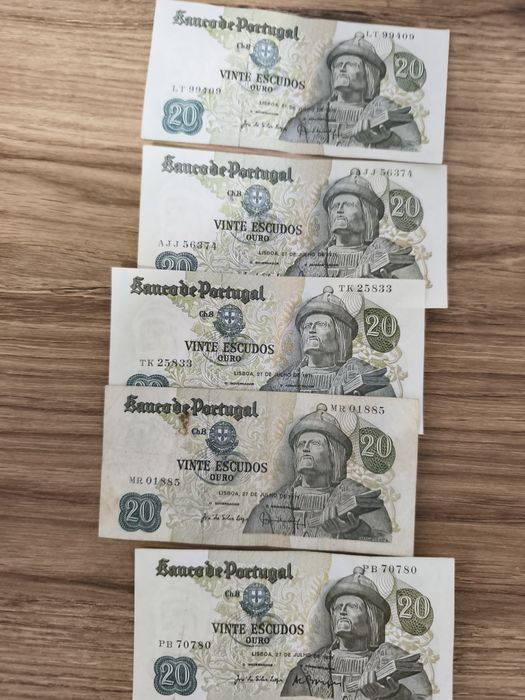 Vendo notas de 20 escudos e de 100 escudos