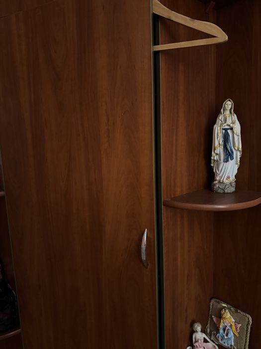 Кутова шафа для одягу