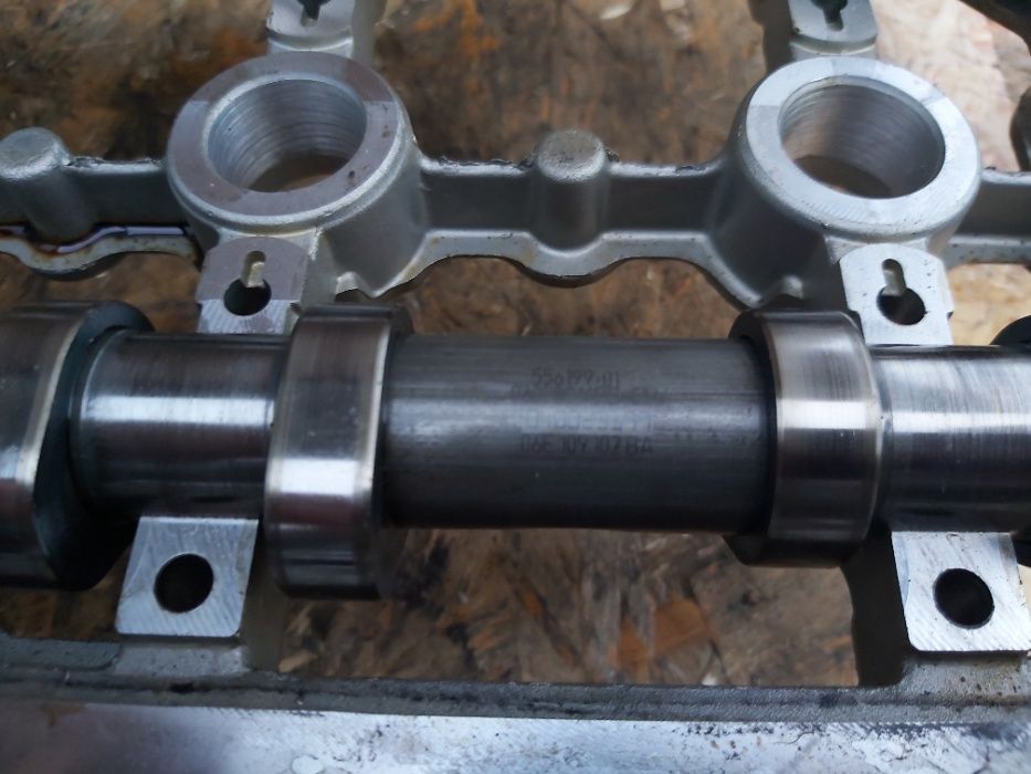 Wałek wydechowy lewy AUDI A4 A5 Q5 A6 3.2 cal cala 06E109102BA