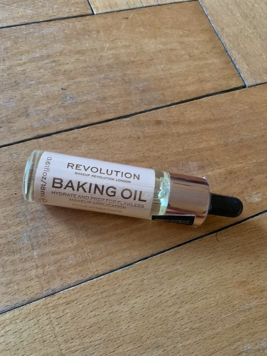 Make Up Revolution baking oil nowy