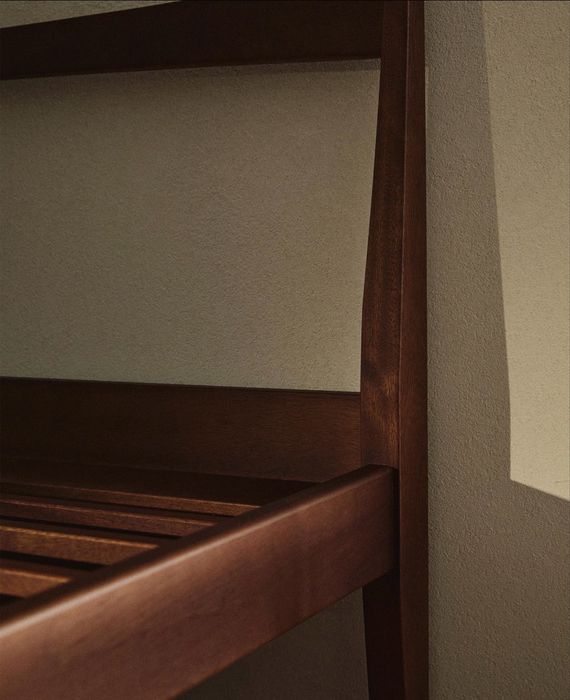 Cama Zara Home em Madeira Maciça — Estado Novo