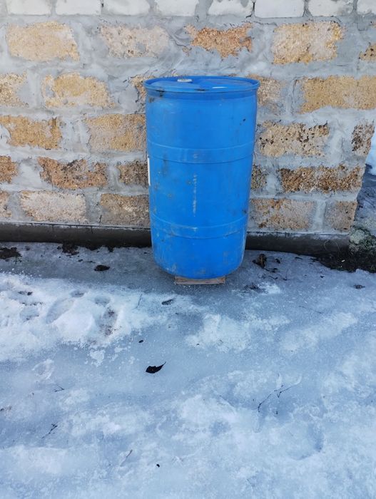 Продам  пластикову бочку