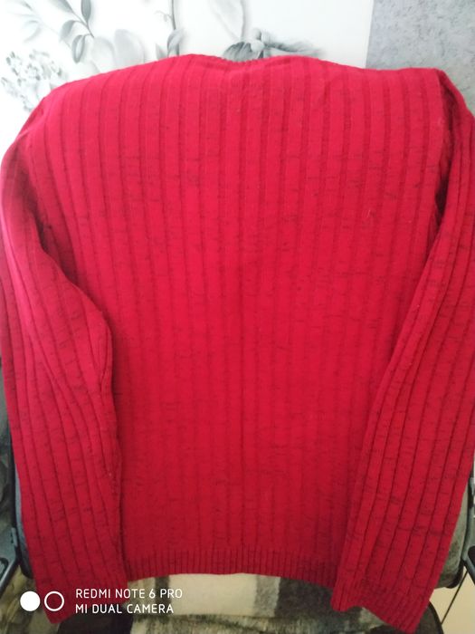 Джемпер  вишневого кольору ,чоловічий.