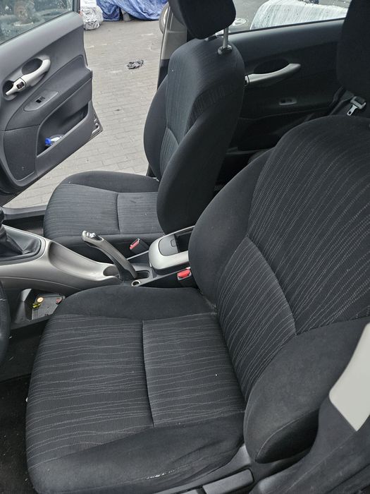 Fotele Kanapa boczki Toyota Auris 5d
