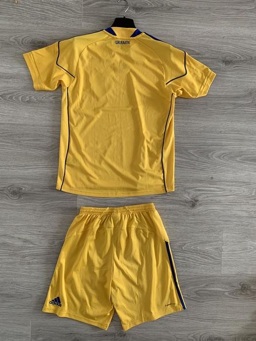 Adidas футбольна форма збірной України