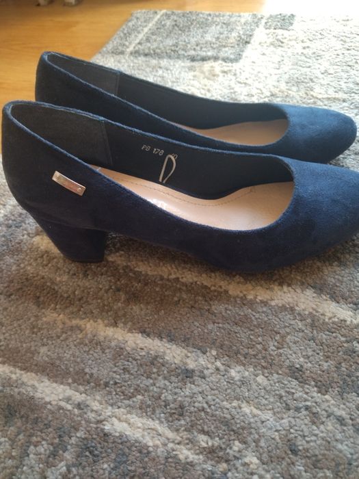 Sprzedam buty zamszowe