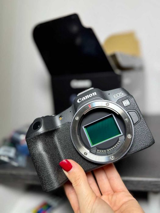 Canon EOS R8 body