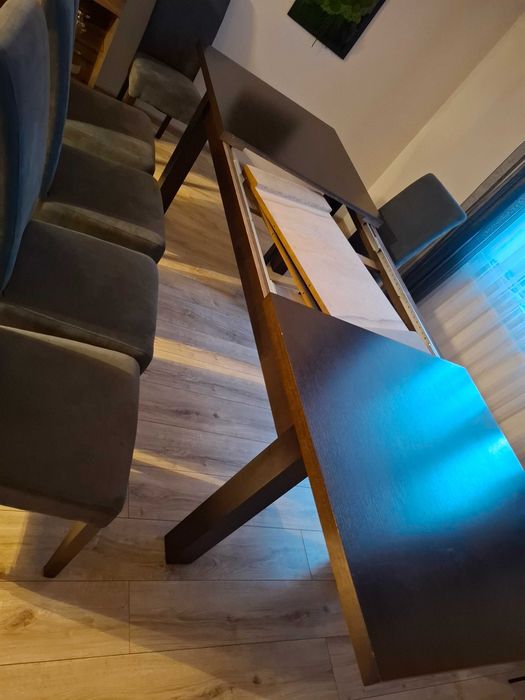 Rozsuwany duży stół