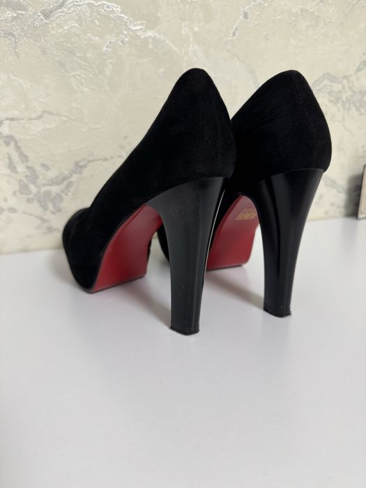 Туфлі жіночі на підборах 39р