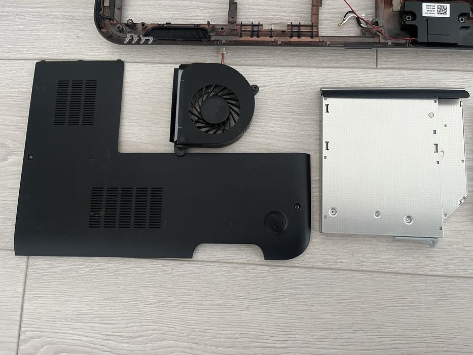 Ноутбук dell inspiron 7720 Розборка