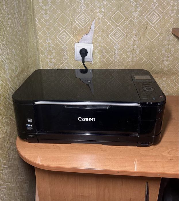 Продам прінтер Canon MG 5240 на запчастини