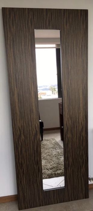 Espelho em madeira folheada a Ébano