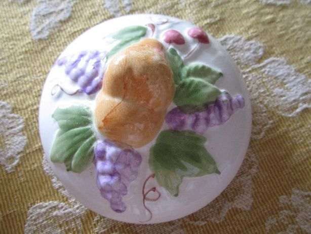 Jar with fruit-patterned lid442324076043315201