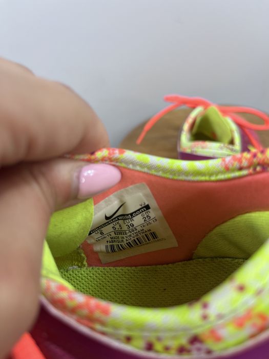 Kolorowe neonowe buty sportowe do biegania Nike rozmiar 39