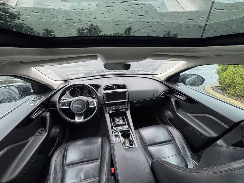 Jaguar F-PACE      2020