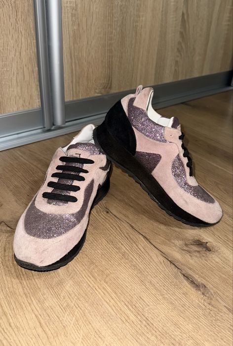 Рожеві кросівки з блискітками 36 розмір