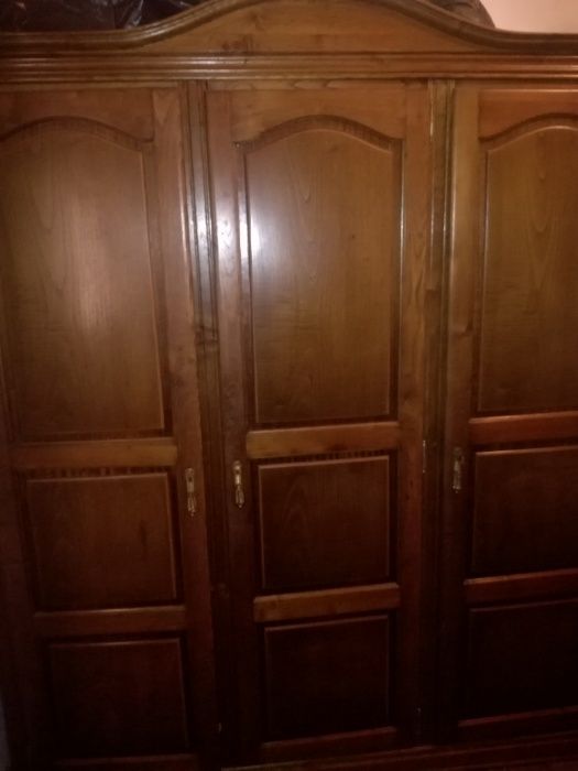 Roupeiro em castanho