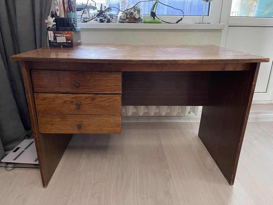 Стіл письмовий дерево - самовивіз