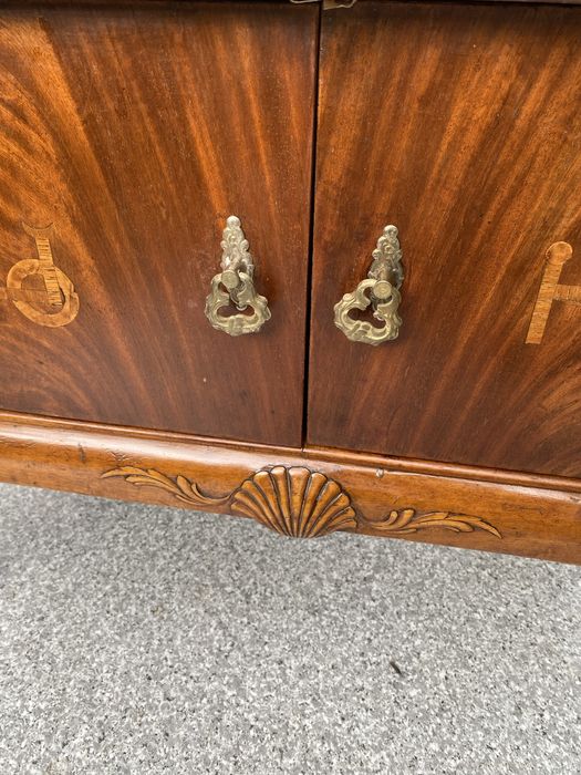 Szafka , komoda niska Chippendale