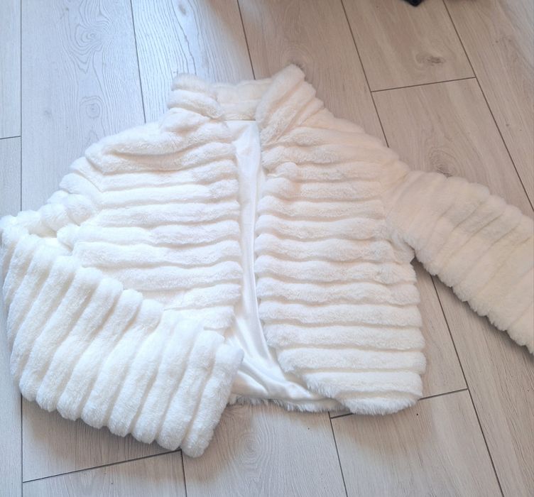 Białe futerko, bez marki