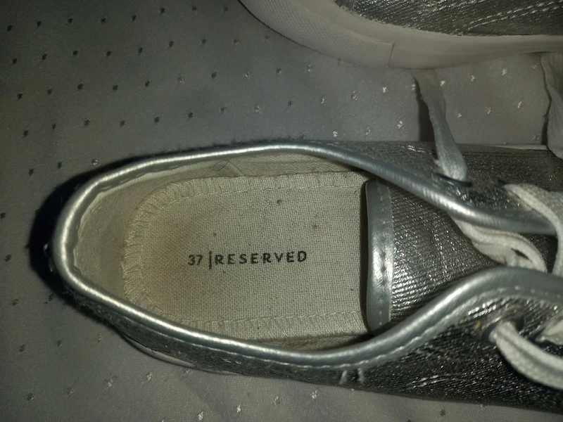 Reserved srebrne metaliczne trampki 37