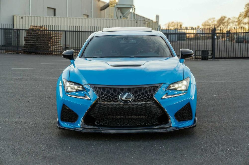 Lexus RC-F      2017