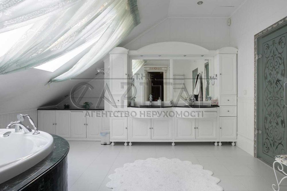 Продаж VIP будинку серед сосен у Стоянці/Басейн/Автономний/Закритий КГ