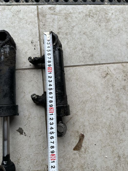 Siłownik skrętu układu kierowniczego wspomagania ciagniczek traktorek