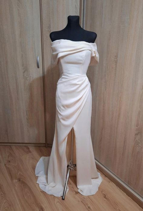 Drapowana suknia ślubna z gorsetem maxi z trenem  Asos Bridal