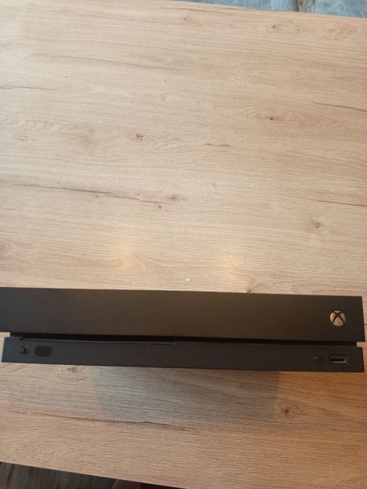 Xbox one x 1TB  z kierownicą cobra