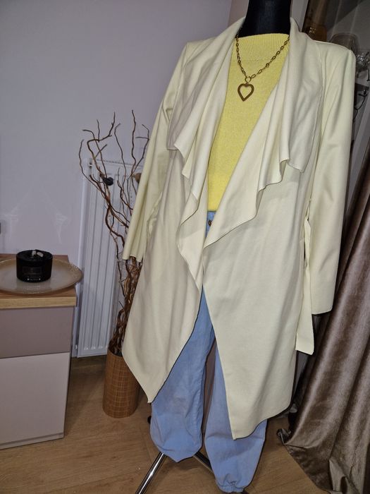 Tręcz, Plaszczyk wiosenny bananowy