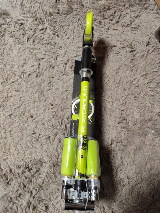 Hulajnoga z świecącymi kółkami